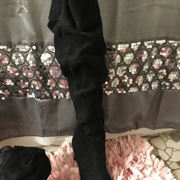 Black suede scrungy boots with zipper on side. - Picture 2 of 3